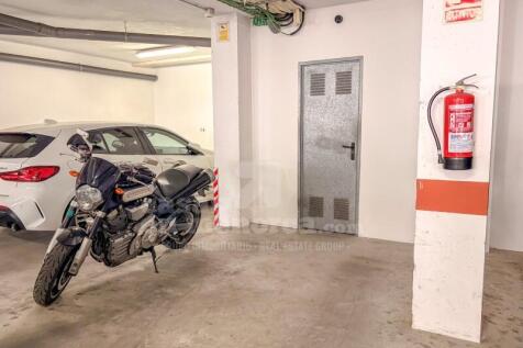 Ground floor flat with swimming pool, terrace and parking in Ciutadella