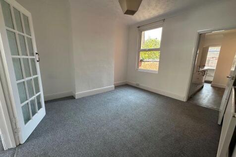St Leonards Road, Northampton photo 3