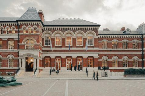 01-a-Feix-Merlin-Walworth-Town-Hall-Chris-Wharto