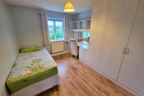 bedroom 4.jpg