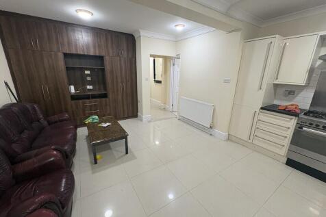 Greenford Avenue, Southall photo 3