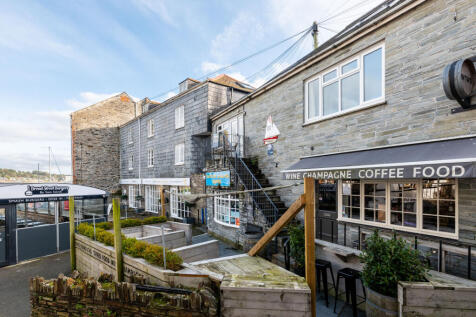 67aa1d8a7d96e_Strand House-27