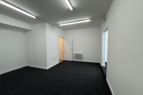 Retail Property (high street) to rent Image 5