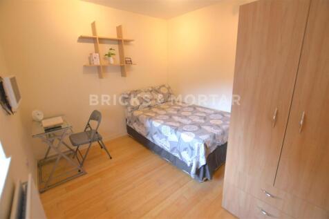 Flat 2, 24 Portland Terrace Yellow Bedroom.jpg