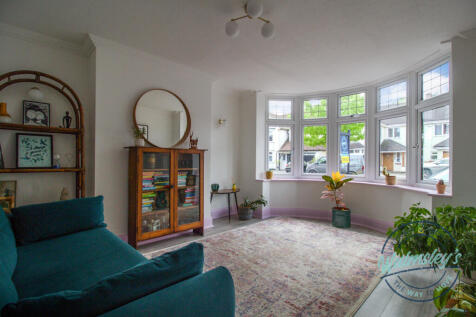 Sitting room with bay