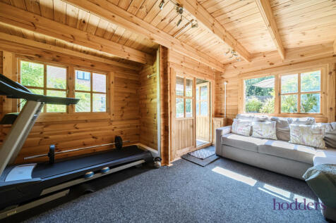 de366875-99de-471...