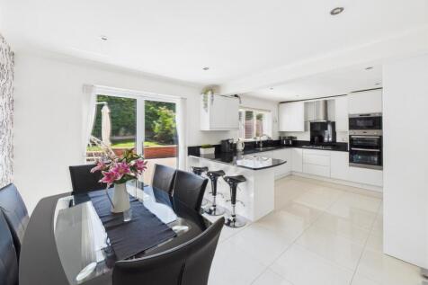 Fitted Dining Kitchen