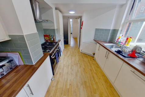 Estcourt Avenue, Headingley, Leeds, West Yorkshire photo 4