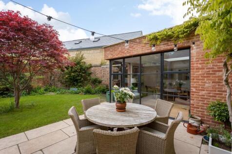 28 - 4 Victoria Road - GL7 1EN - Web.jpg