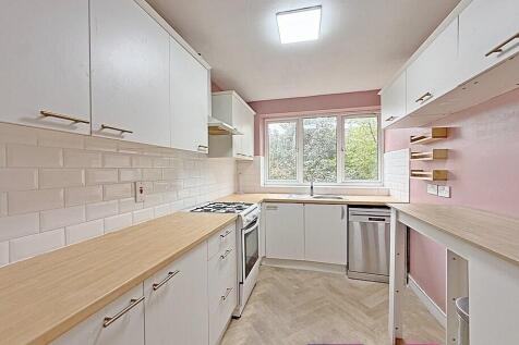 2 bed flat to rent Aldergrove Gardens, Hounslow W