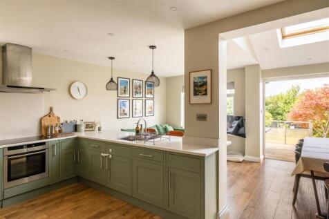 April Cottage-29.jpg