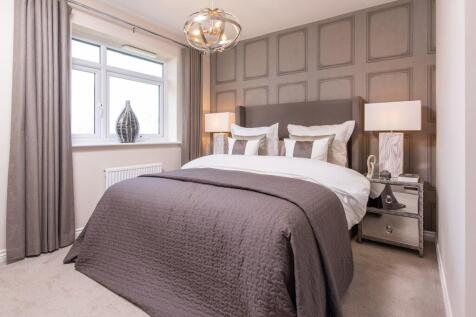 The main bedroom boasts an en suite shower room