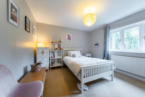 17 Woodham Close-037.jpg