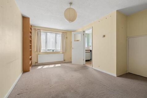 75 Hogarth Crescent SW19 2UF reception 2.jpg