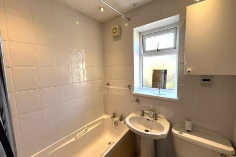 Rutherglen Avenue, Whitley - Bathroom