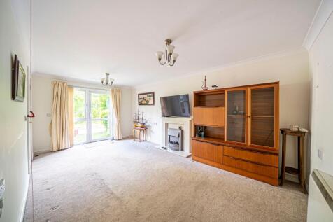 Living Room Photo 3