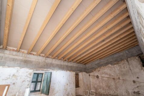 TOWNHOUSE IN CAMPANET WITH UNIQUE VIEWS