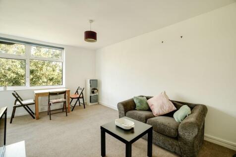 Sitting/Dining Area