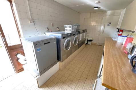 COMMUNAL LAUNDRY ROOM