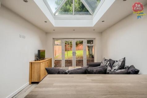 Kitchen/ Living Room