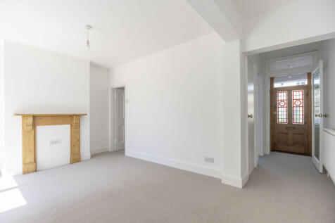 Naunton Crescent, GL53 7BE photo 4