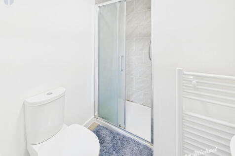 CAM03852G0-PR0483-STILL008