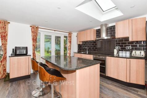 Kitchen/ Dining Room