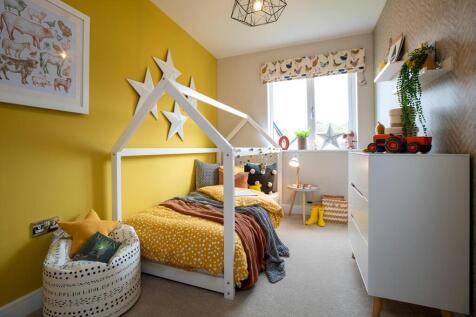 Ideal bedroom for young children or as a home office