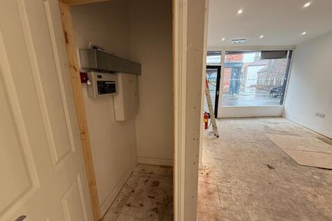 Retail Property (high street) to rent Image 4