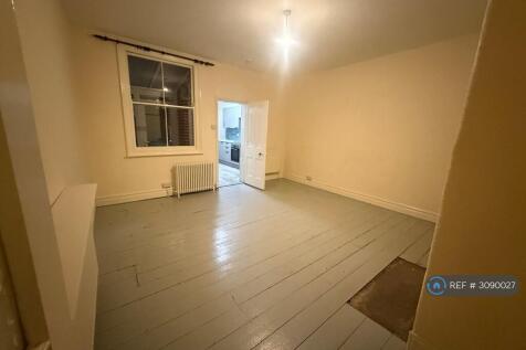 Park St, Trowbridge, BA14 photo 3