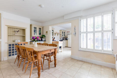 64db436ec5c06_Merlin¿s View-25