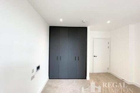 3 Everdene Path, London, W3 photo 5