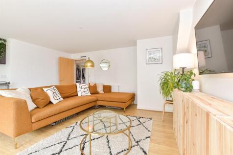 Lounge/ Diner/ Kitchen