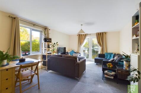 Kingswood Close, Camberley, Surrey, GU15 photo 3