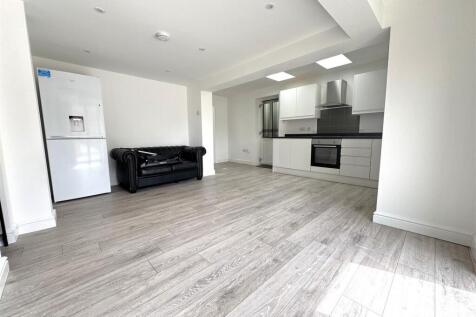 Open Plan Reception/Kitchen
