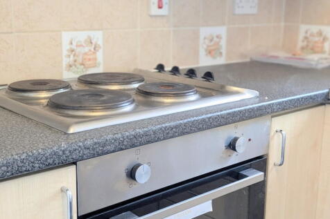 To Let - Warren Court, Westcliffe Road, Birkdale - Two Bedroom Second Floor Apt photo 4