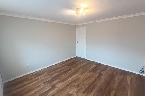 Amberley Close, Worcester photo 5