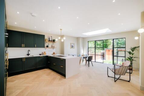 169 Peterborough Road furnished-11.jpg