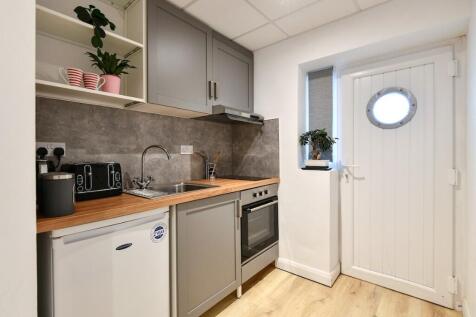Newly Refurbished Student Studios, bookings taken on selected studios for 2027/28 photo 3