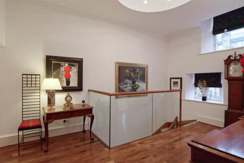 4 bed, 3 bath Apartment in Glasgow - Photo 17