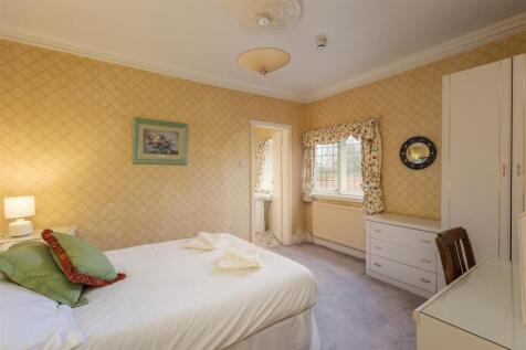 Highcliffe Manor Bedroom 6-1.jpg