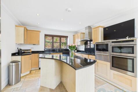 CAM04024G0-PR0032-STILL022