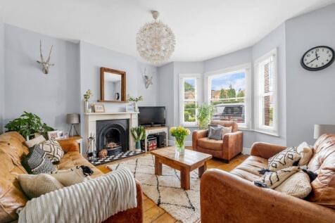 Living Room 2.jpg
