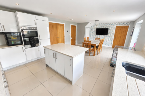 KITCHEN/ DINER