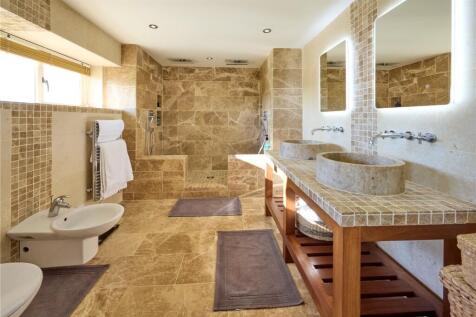 En Suite Bath/Shower
