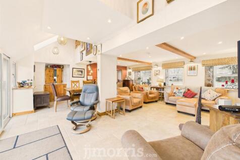 Living Room/Dining Room