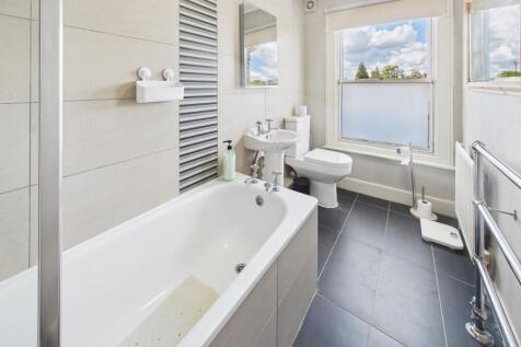 CAM02545G0-PR0486-STILL044