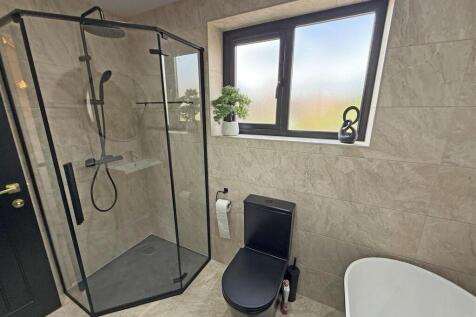 Bathroom angle 2.jpg