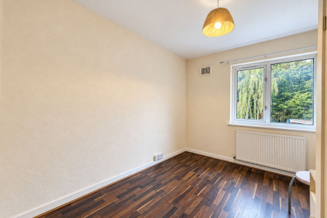 Silkstream Road, Edgware, HA8 photo 5