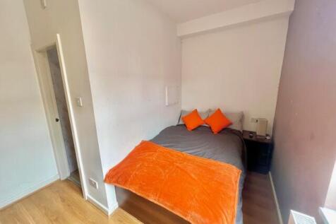 Ashville Avenue, Hyde Park, Leeds photo 5